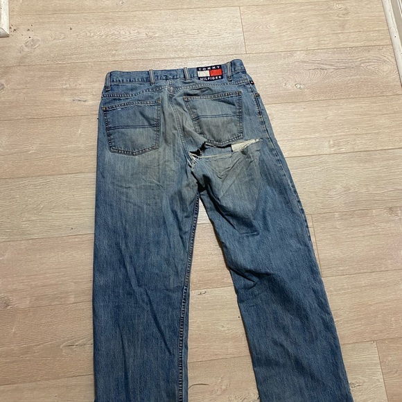 Vintage Tommy Hilfiger light wash jeans - Picture 4 of 5